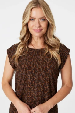Stella Morgan - Short Sleeve Geo Print Top