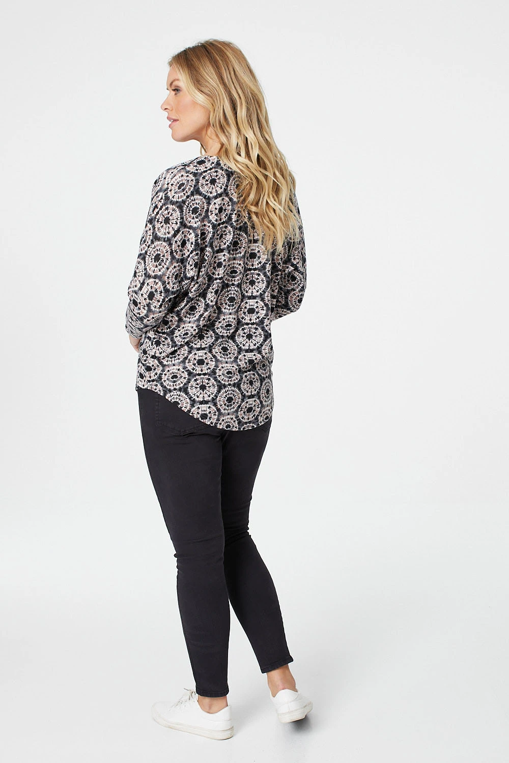 Stella Morgan - Long Sleeve Zip Neck Geo Print Top - Image 4