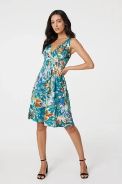 Izabel London – Leaf Print Sleeveless Sun Dress
