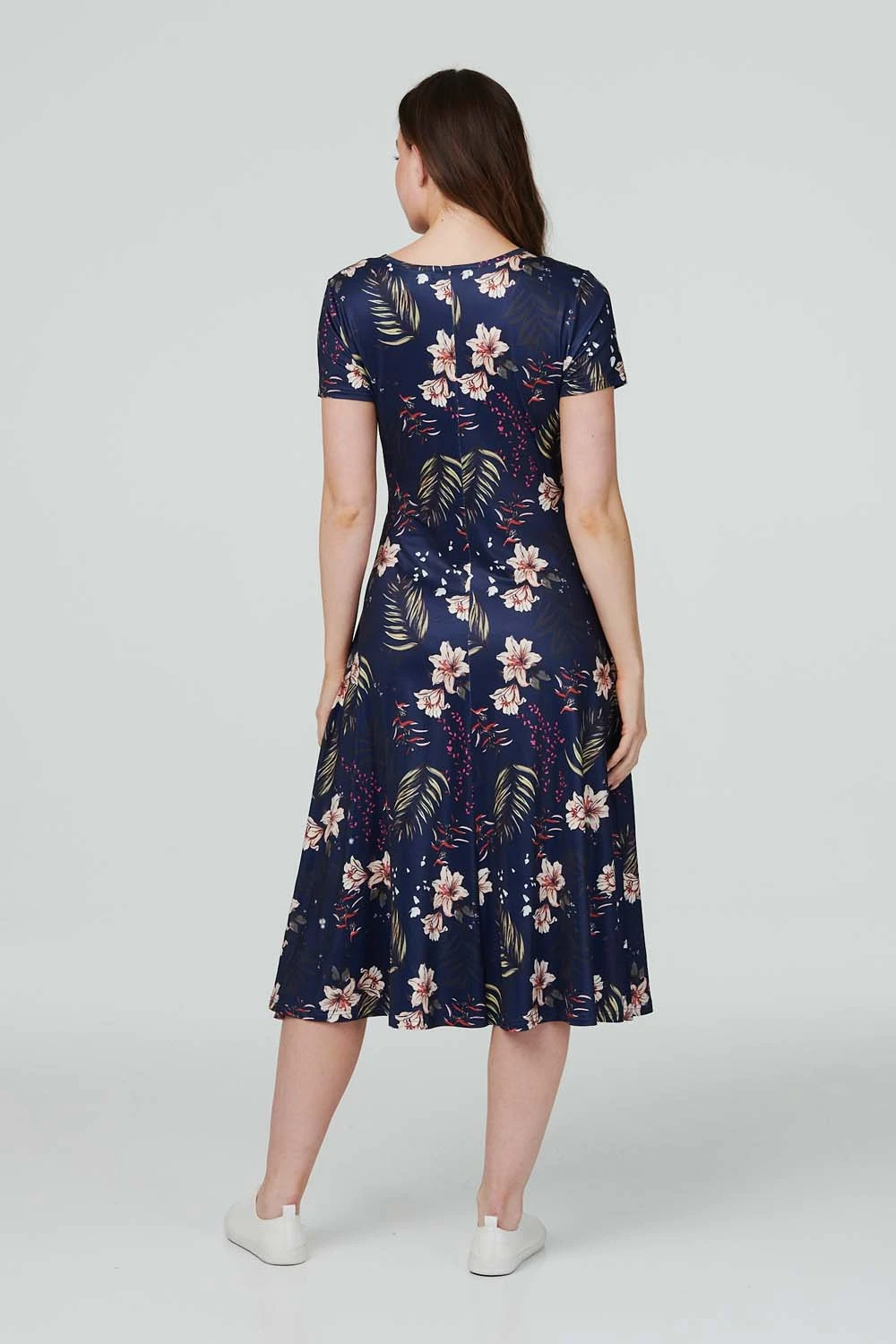 Izabel London – Floral Twist Front Midi Dress - Image 3
