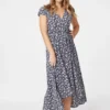 Izabel London – Ditsy Floral Wrap Tea Dress