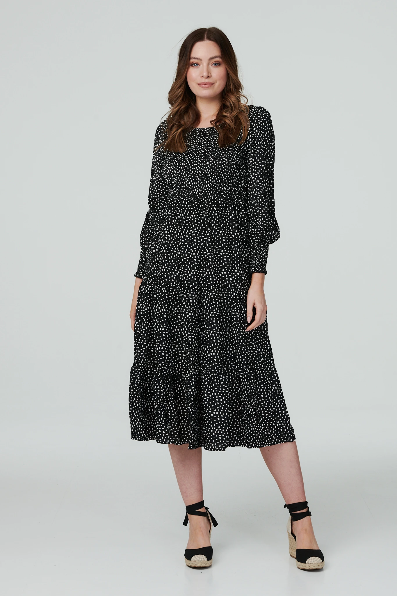 Izabel London – Spotty Print Smocked Dress
