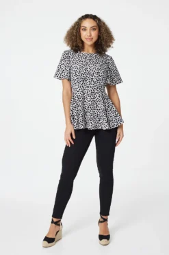 Izabel London – Ditsy Print Short Sleeve Peplum Top